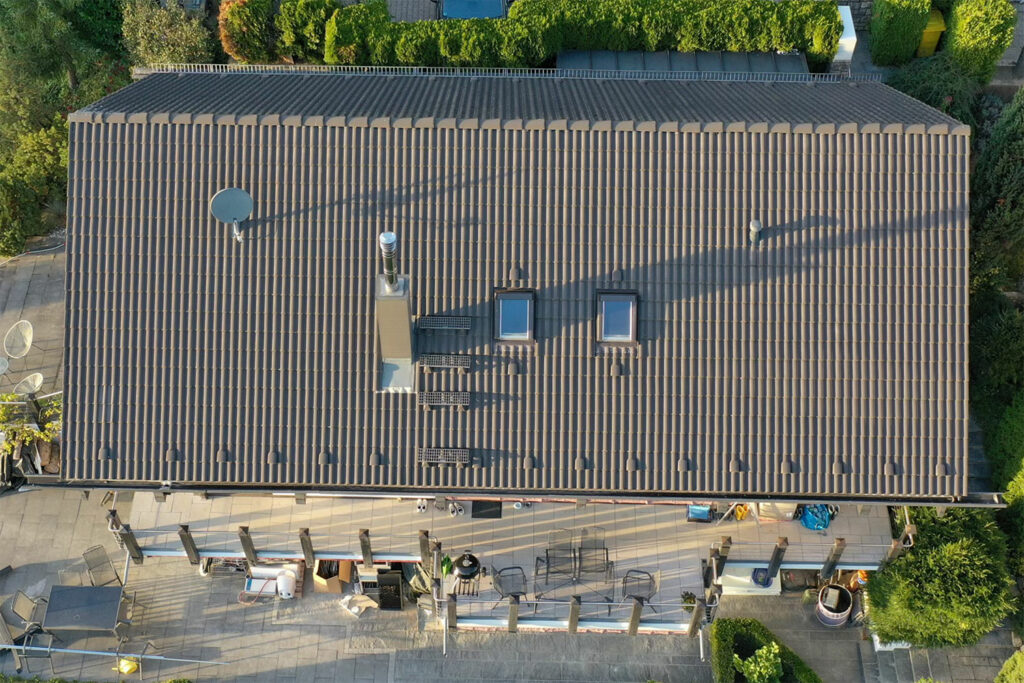 Dach ohne Photovoltaikanlage vor der Umsetzung