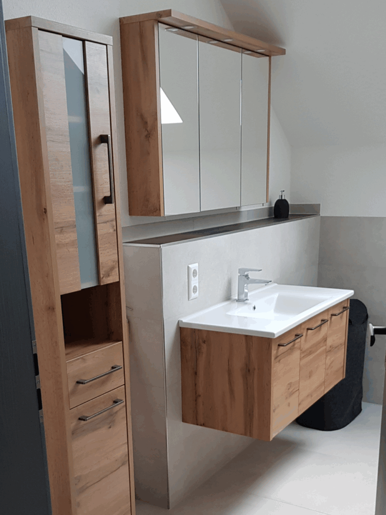 Badsanierung neue graue Fliesen